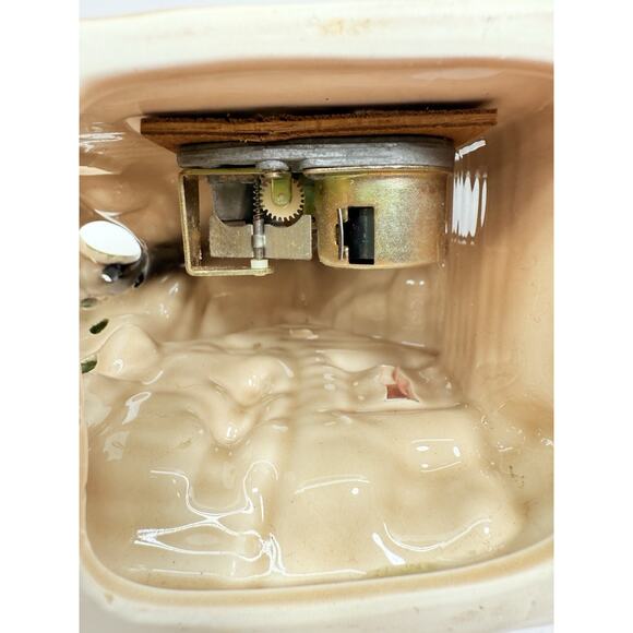 Lund’s Lites Ceramic Christmas House Music Box Lighted Tree Girl Figurine EUC - Picture 11 of 11